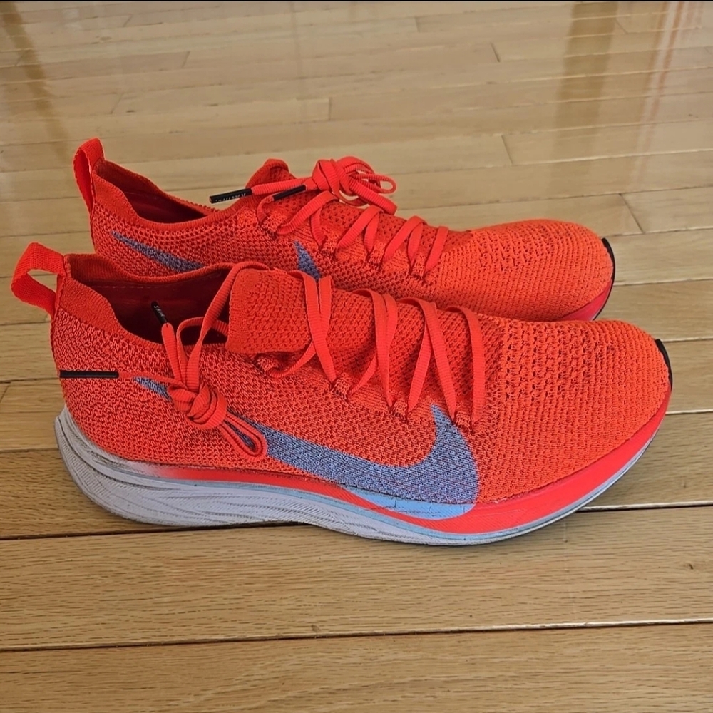 Nike Vaporfly 4% Flyknit Unisex (Men's 8, Women's 9.5) Running Shoes